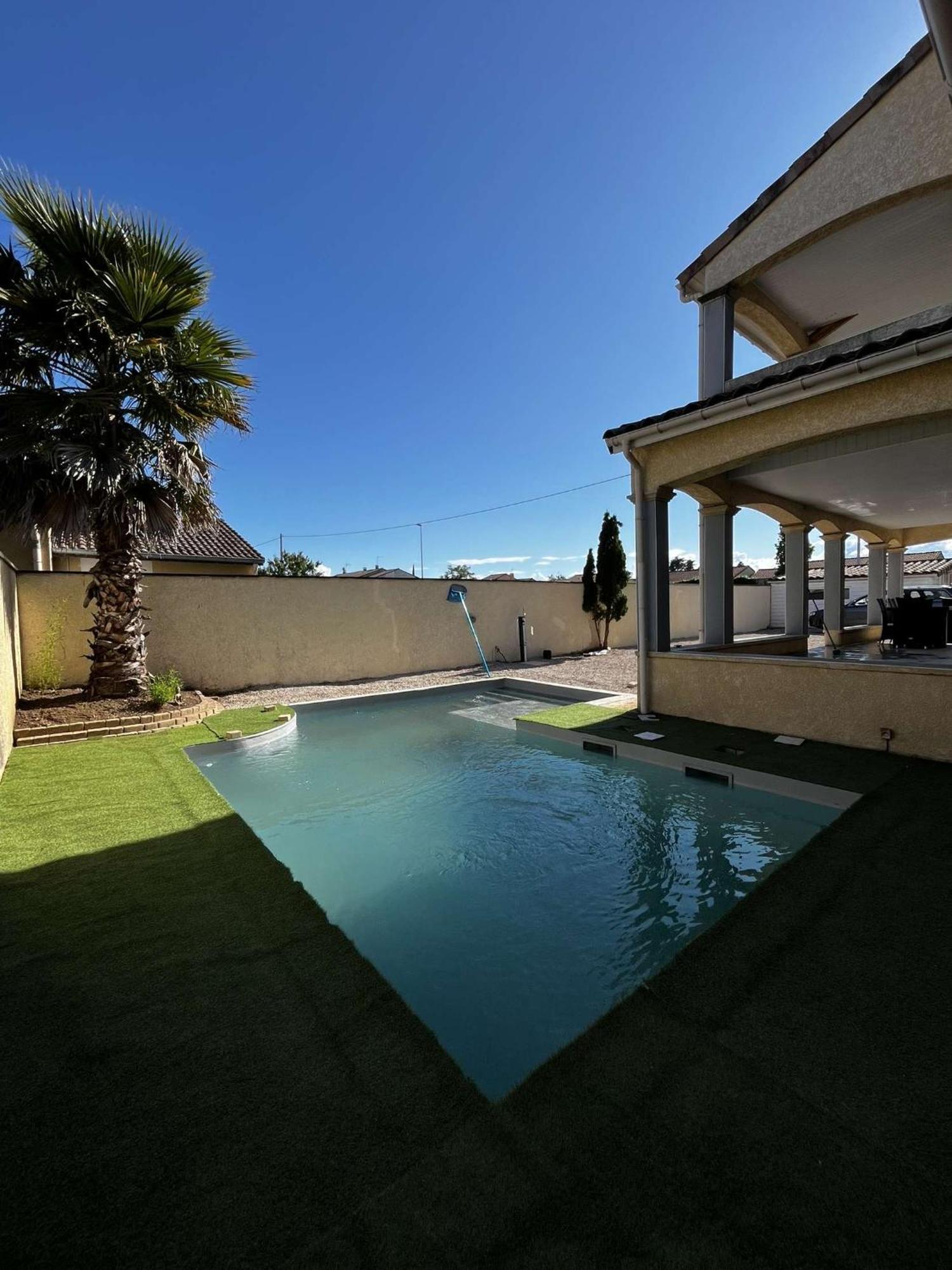 Villa Contemporaine Avec Piscine โรม็อง-ซูร์-อีแซร์ ภายนอก รูปภาพ